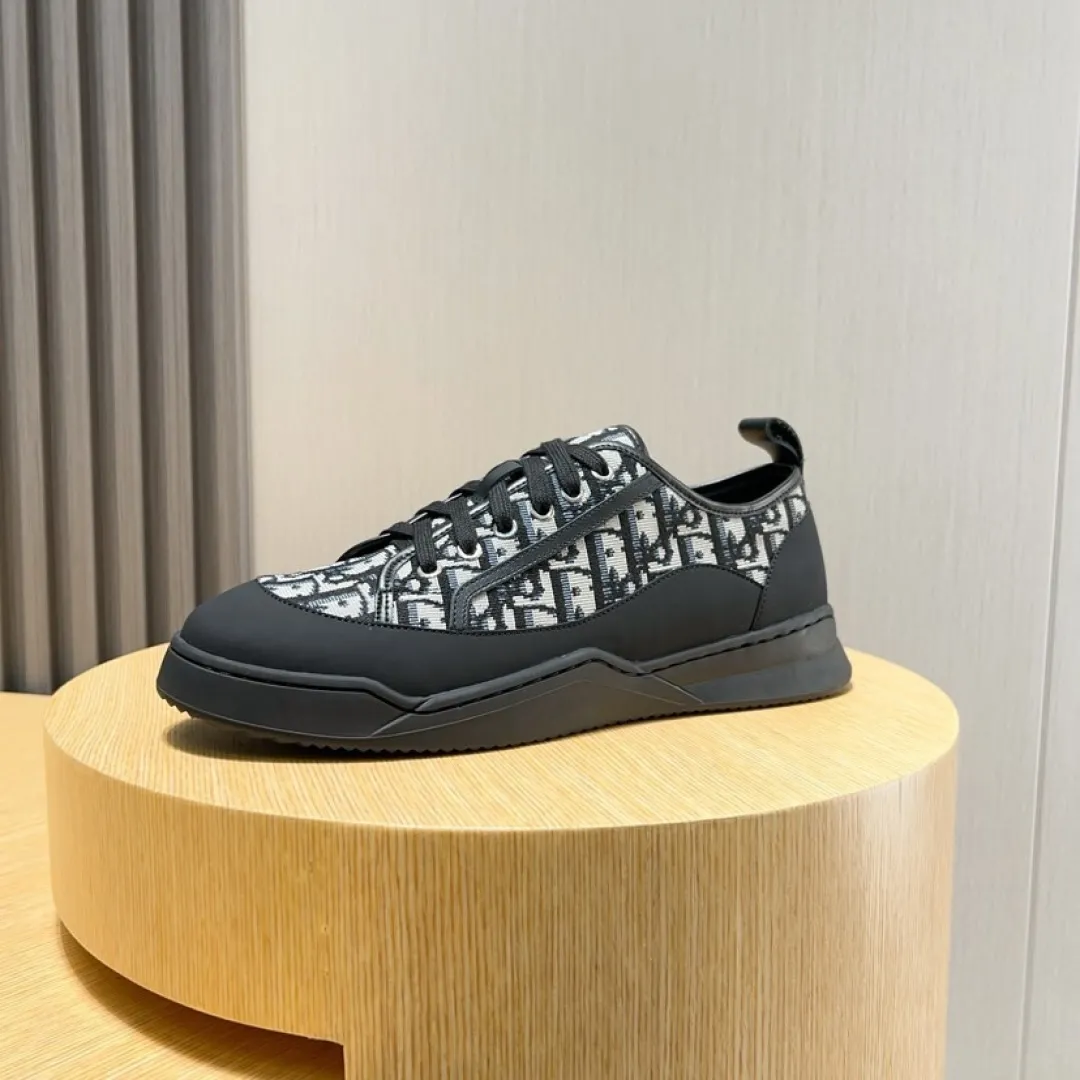 Men's shoes 💰P500💰[Dior] Dior casual sports shoes 🇺🇸Sold at the same time at the counter, top-notch Italian original purchase · The upper is made of brand totem cloth with original leather · Comes with first-layer sheepskin feet · (Totem cloth highlights high-end, nobility, and class) Exquisite workmanship (original lining) Sole: Original factory special outsole ⚠️Comfortable, wear-resistant, non-slip, real-life photo🎬The real thing is more beautiful🔍Number: 39-46【45 46 Customized items are non-returnable]